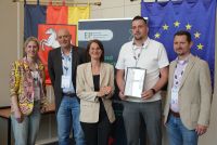 Bei der Überreichung des Förderbescheids: das Projektkonsortium freut sich über den Startschuss für das Projekt und die gemeinsame Umsetzung (Fotonachweis: Niedersachsen.next)