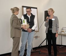 v.l. Elena Frenken (FBF Geschäftsführerin), Dr. Stefan Neuner, Dr. Meike Friedrichs (FBF Vorsitzende)